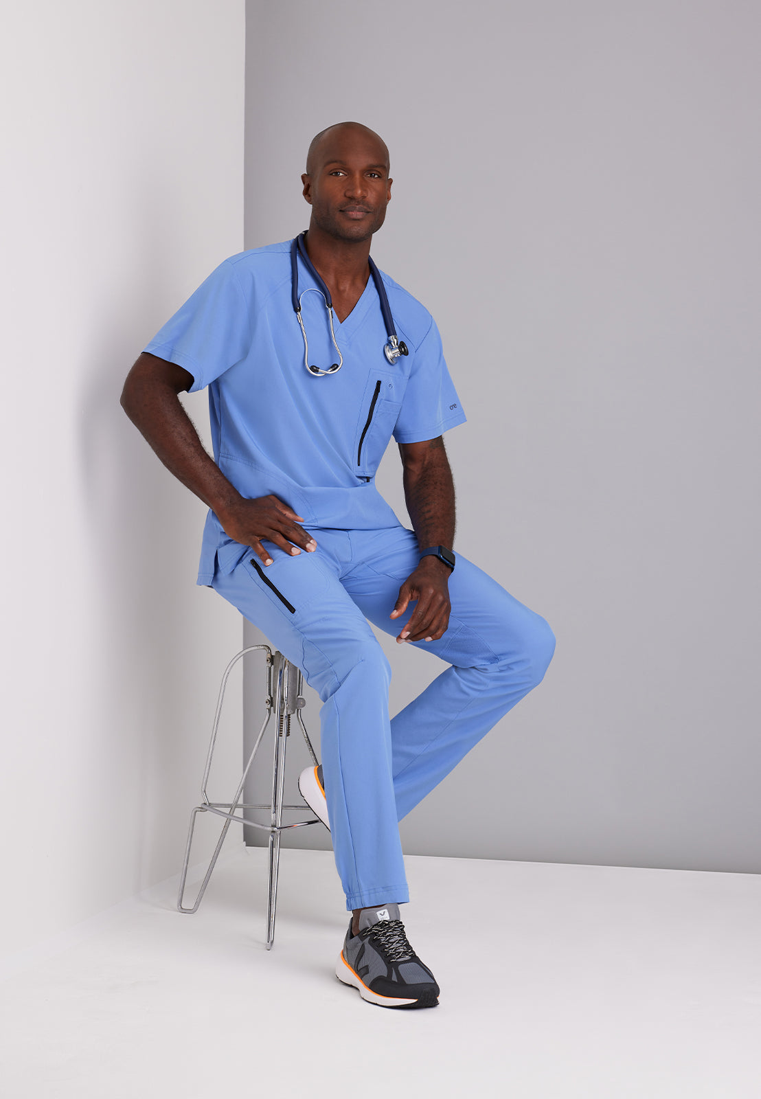 Men's V-Neck Zip Pockets Amplify Scrub Top