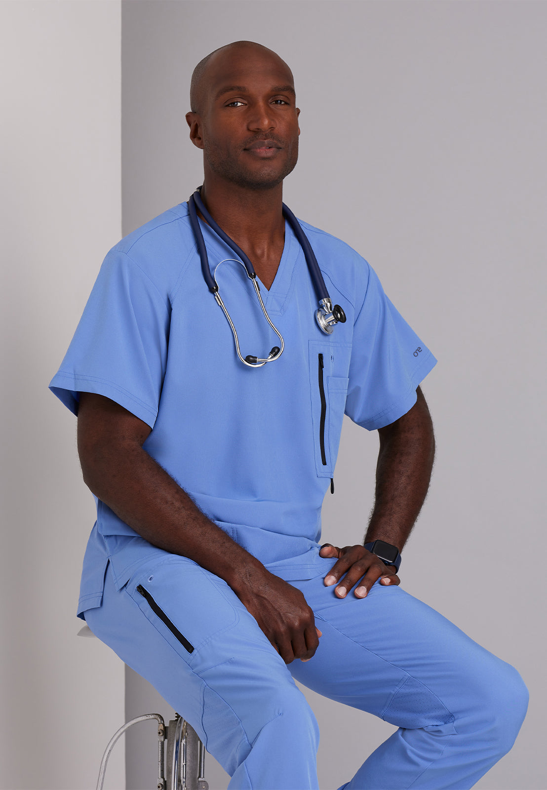 Men's V-Neck Zip Pockets Amplify Scrub Top